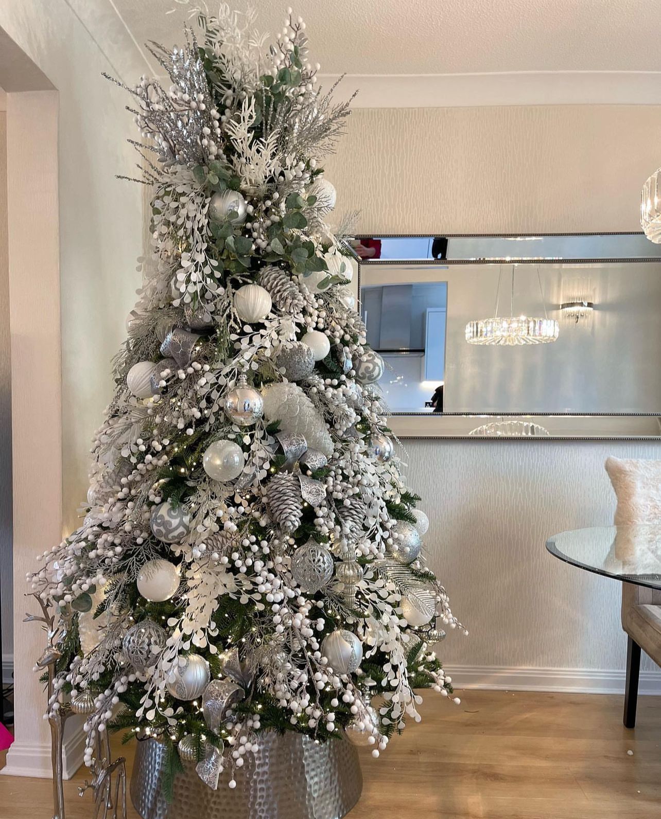 Árvore de Natal + Decoração 360º Prata Inclusa - 2,00 Metros