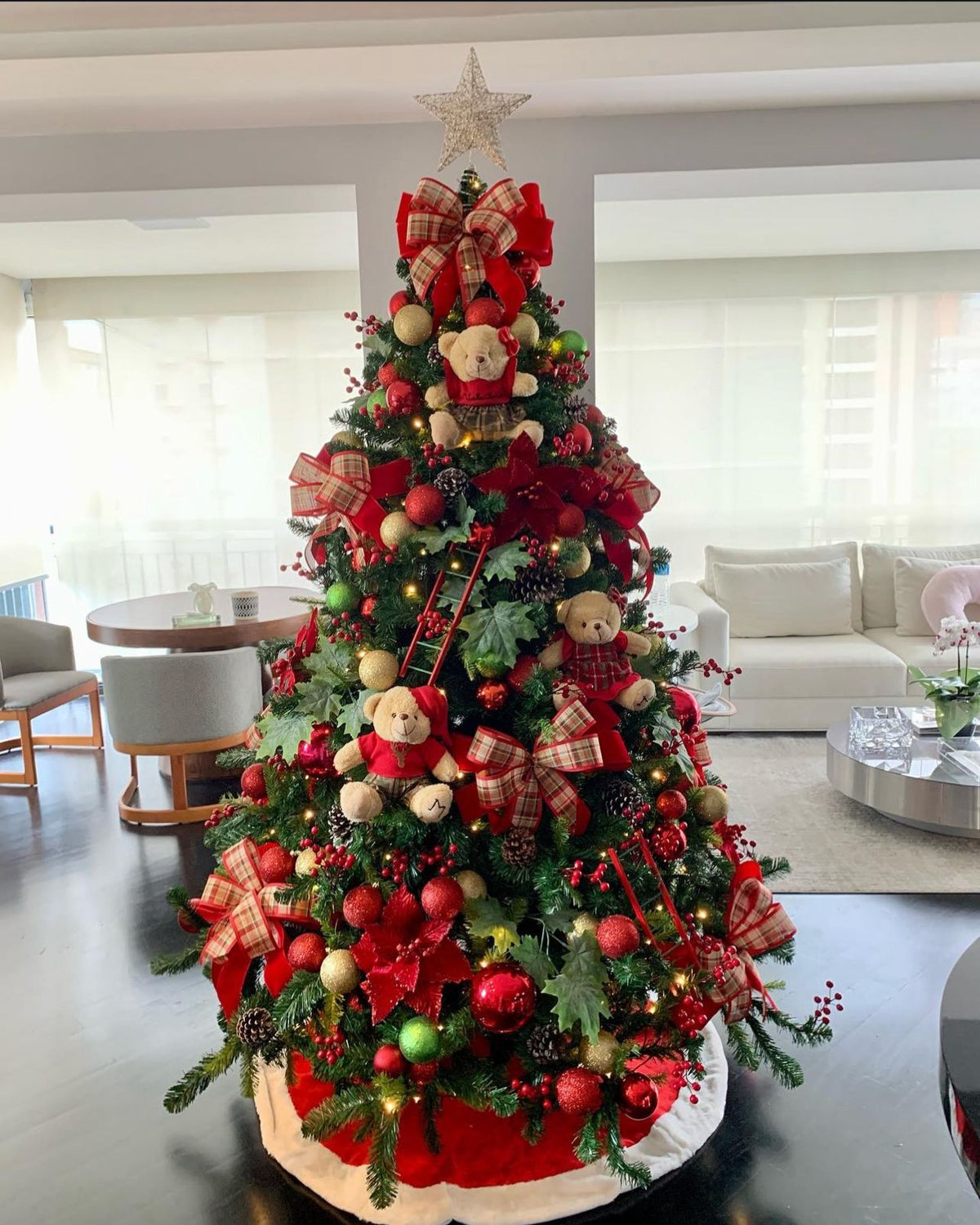 Árvore de Natal + Decoração 360º Bells Inclusa - 2,40 Metros